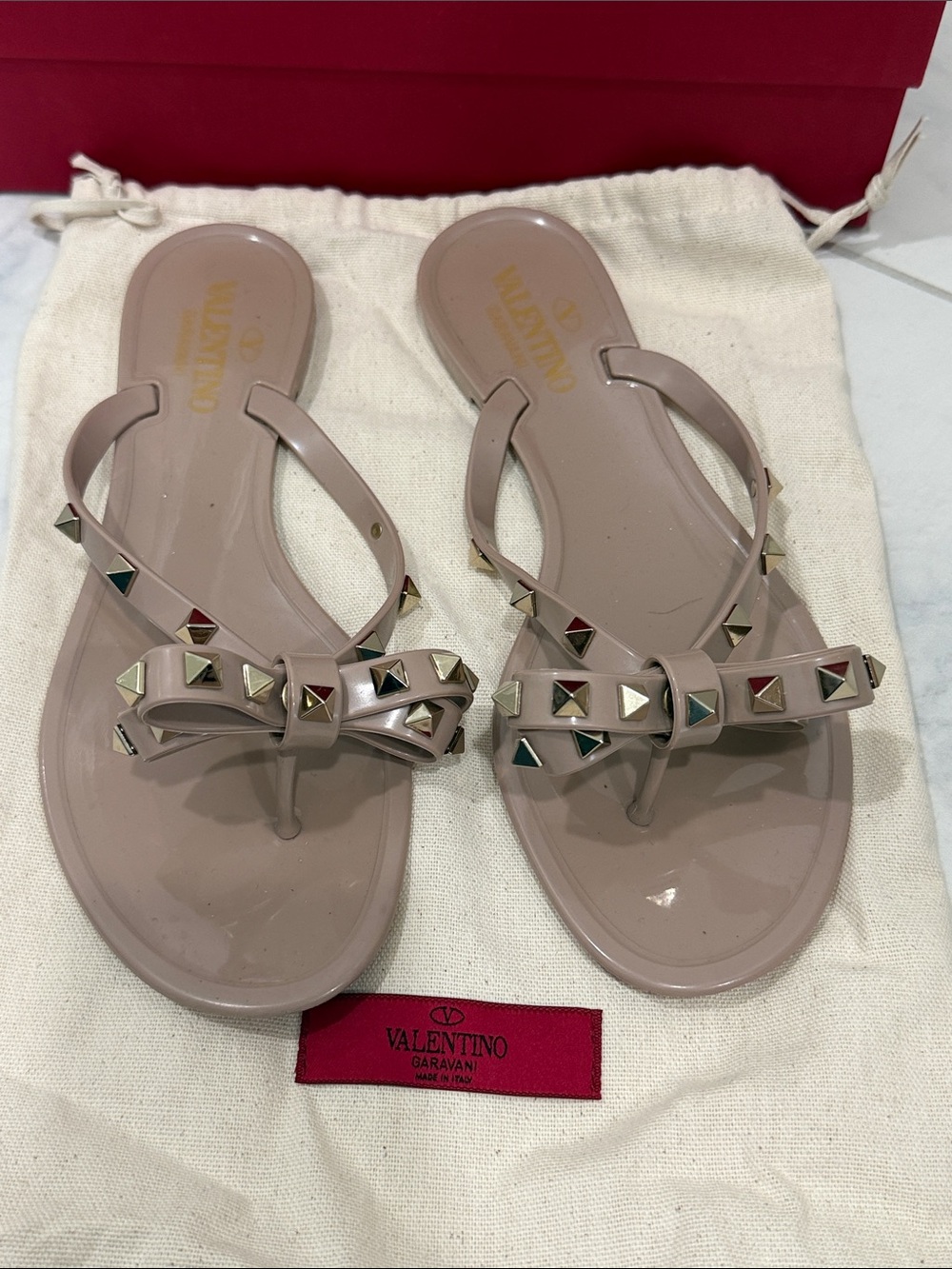 Valentino Garavani Nude Rockstud Bow Jelly Thong Sandals
